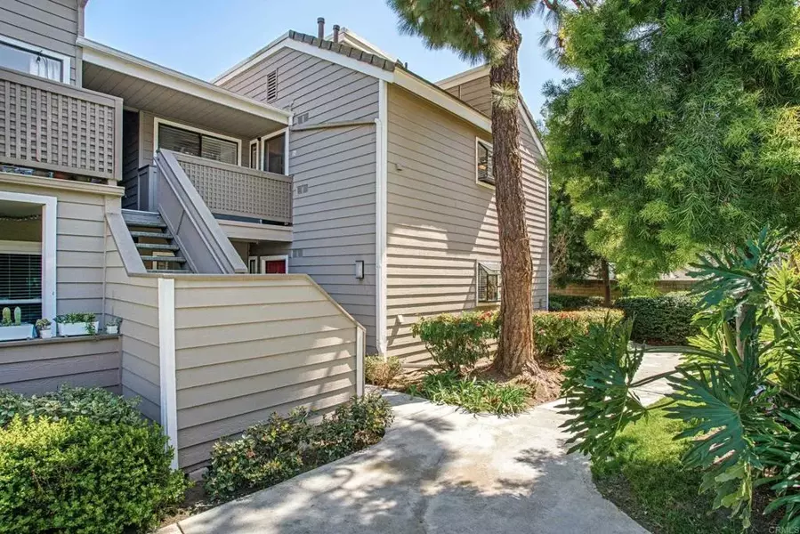 1063 Shadowridge Dr #26, Vista, CA 92081