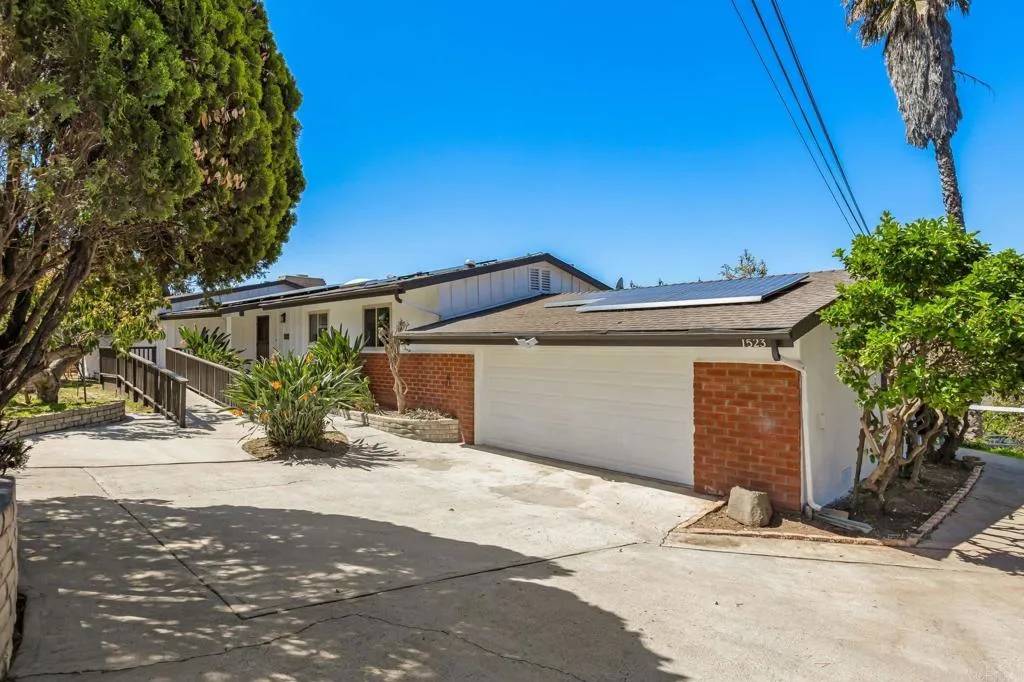 1523 Nob Hill Drive, Escondido, CA 92026