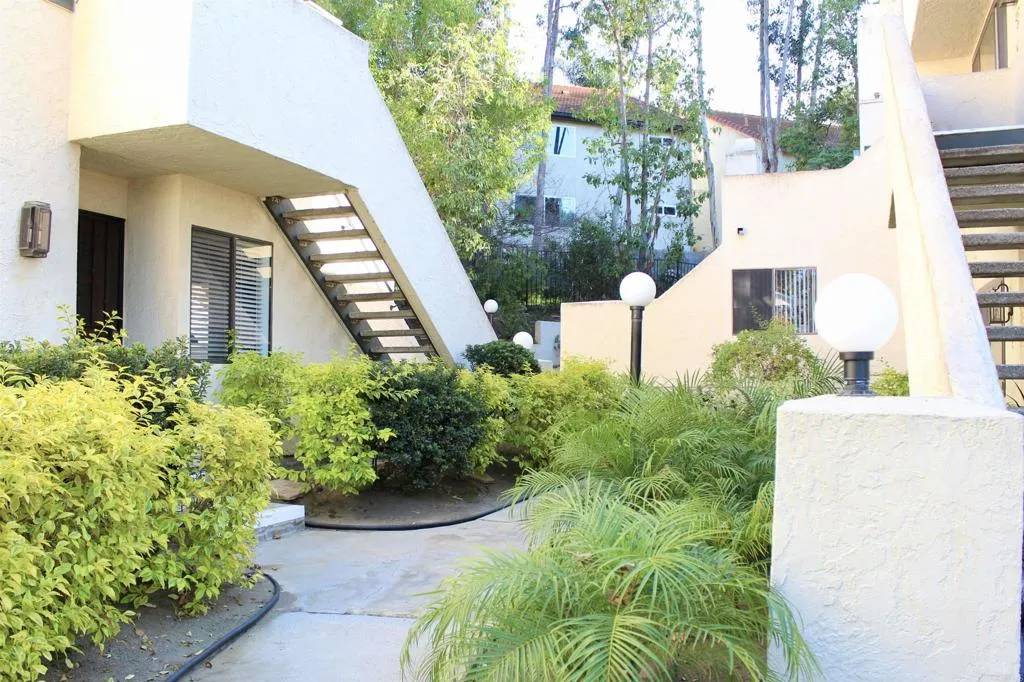317 N Melrose Drive #B, Vista, CA 92083