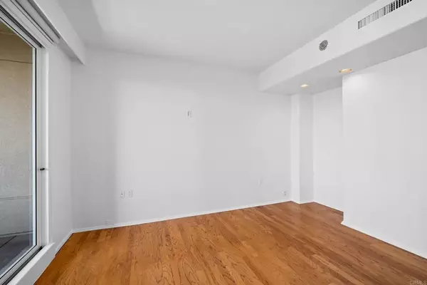 San Diego, CA 92122,3890 Nobel Drive #1404