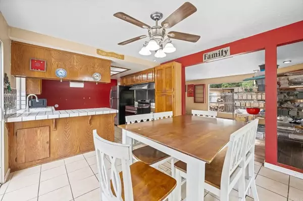 Fallbrook, CA 92028,712 Convertible Lane