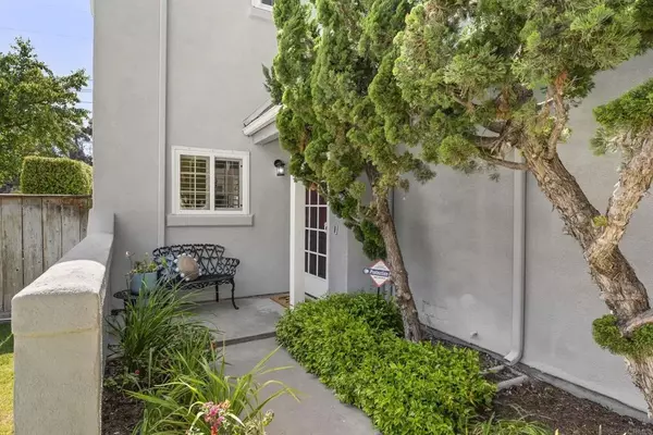 Carlsbad, CA 92010,4477 Gladstone Court