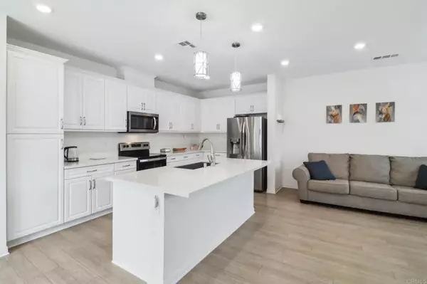 1338 Mesquite Dr, Vista, CA 92083