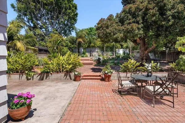 La Jolla, CA 92037,5945 Waverly Avenue