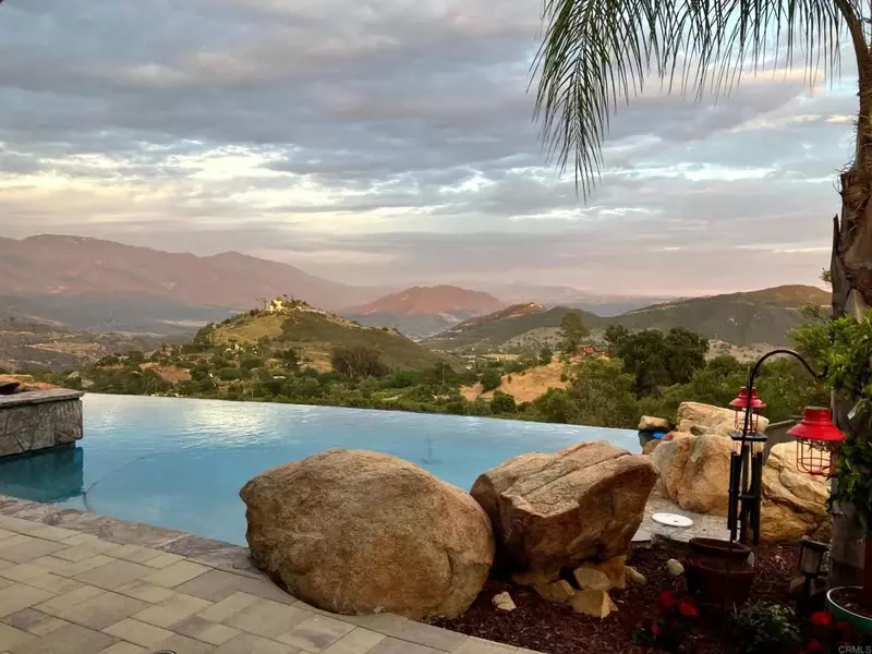 944 Rainbow Crest Road, Fallbrook, CA 92028