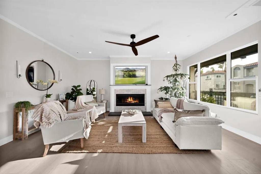 Oceanside, CA 92054,812 N Cleveland Street #1
