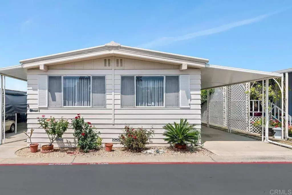 Vista, CA 92084,1506 Oak Drive #4