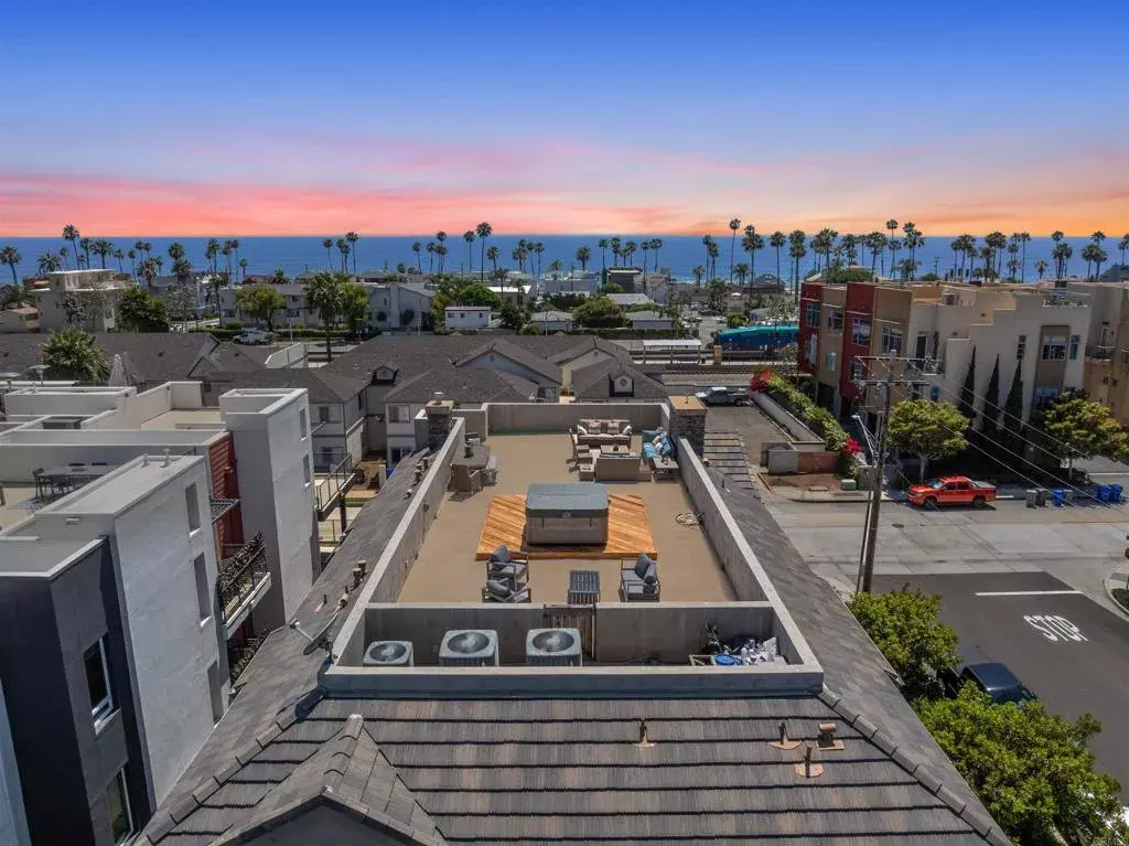 Oceanside, CA 92054,502 S Cleveland Street #3