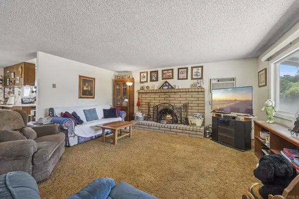 Lakeside, CA 92040,10684 Oak Creek