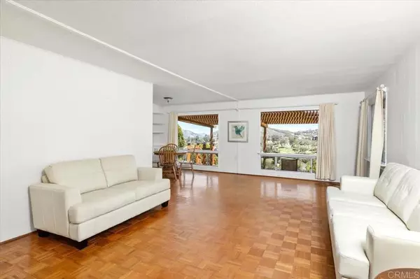 Escondido, CA 92026,8975 Lawrence Welk Dr #141