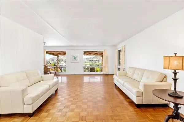 Escondido, CA 92026,8975 Lawrence Welk Dr #141