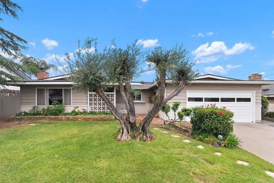 321 Chestnut Lane, Escondido, CA 92025