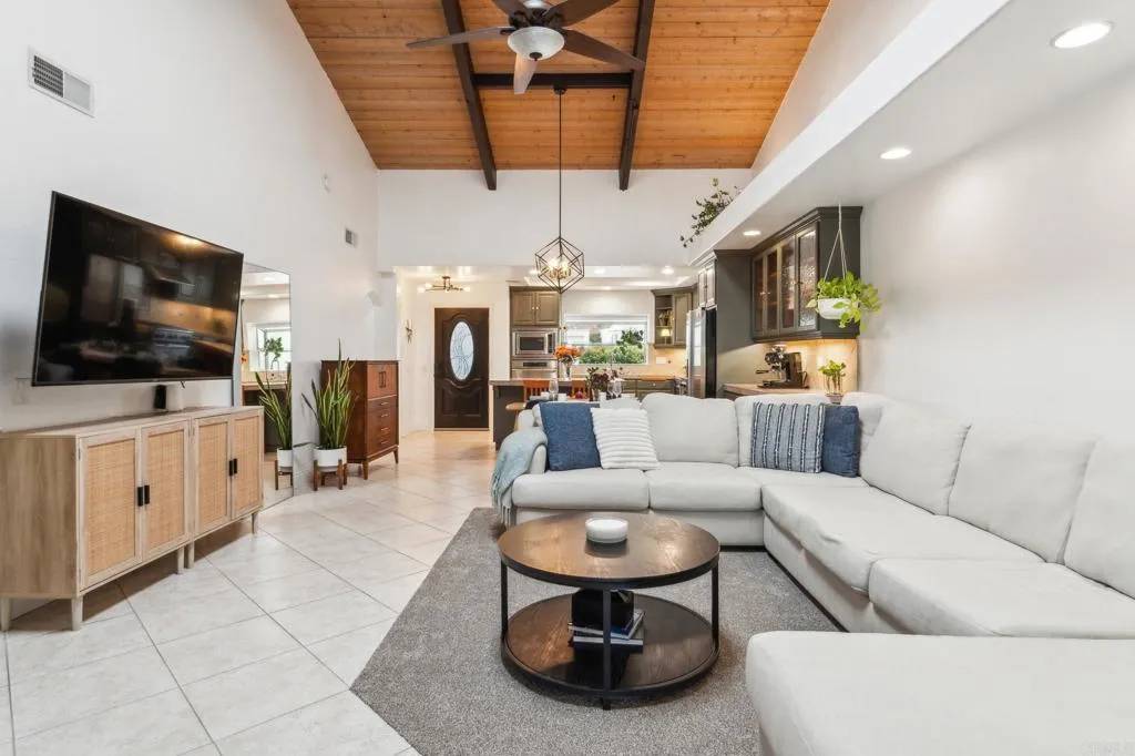 Poway, CA 92064,13426 The Square