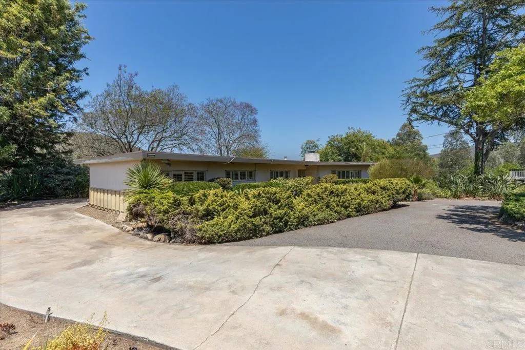 Vista, CA 92084,1901 Esplendido Avenue