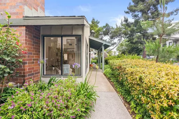 La Jolla, CA 92037,8278 Caminito Modena