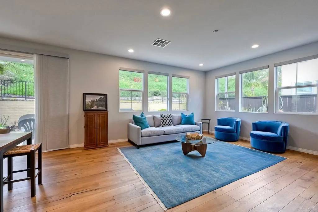 Carlsbad, CA 92009,6925 TOURMALINE
