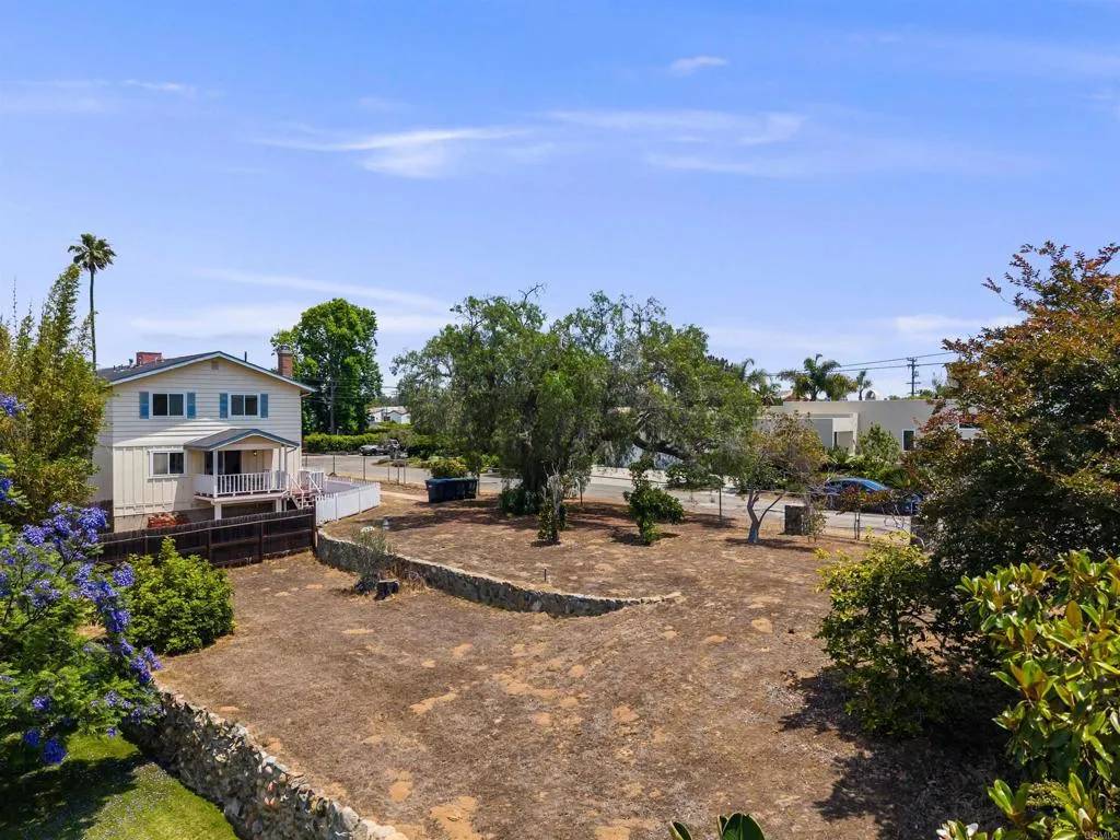 Solana Beach, CA 92075,311 Corto