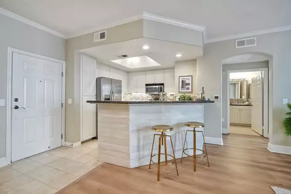 La Jolla, CA 92037,9263 Regents Road #B106