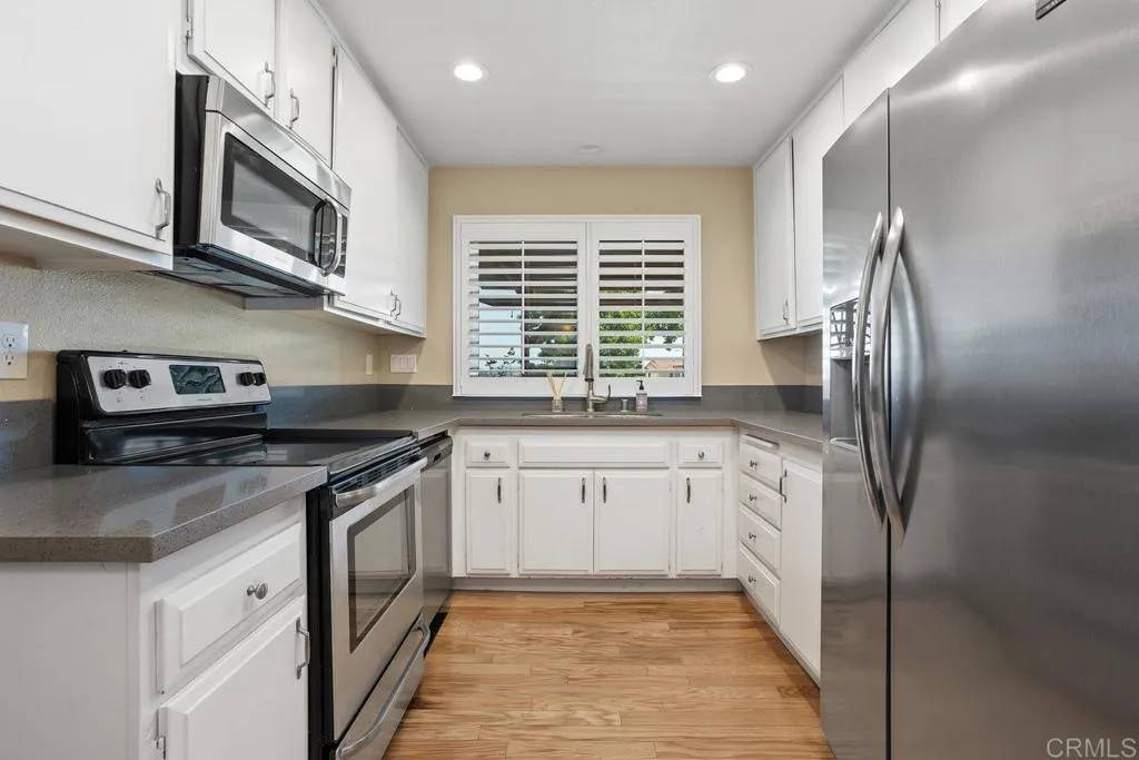2072 Golden Circle Drive, Escondido, CA 92026