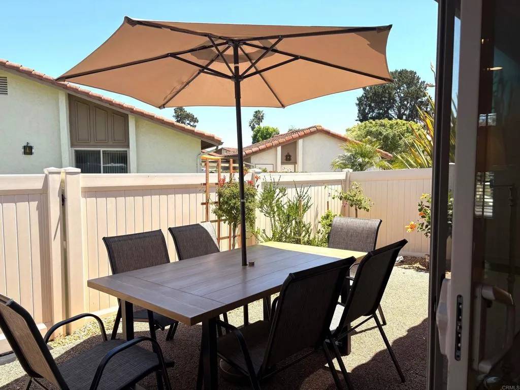 Encinitas, CA 92024,1758 Charleston