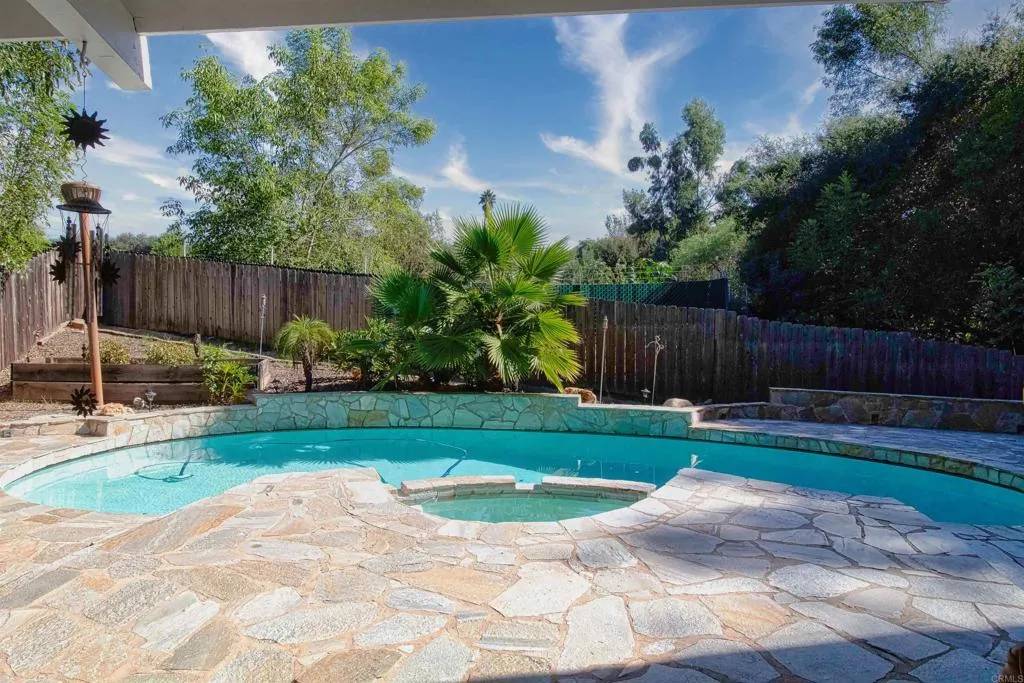 1210 Dolphin Circle, Vista, CA 92084