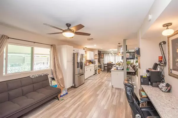 Vista, CA 92084,1010 Bobier Dr East #12