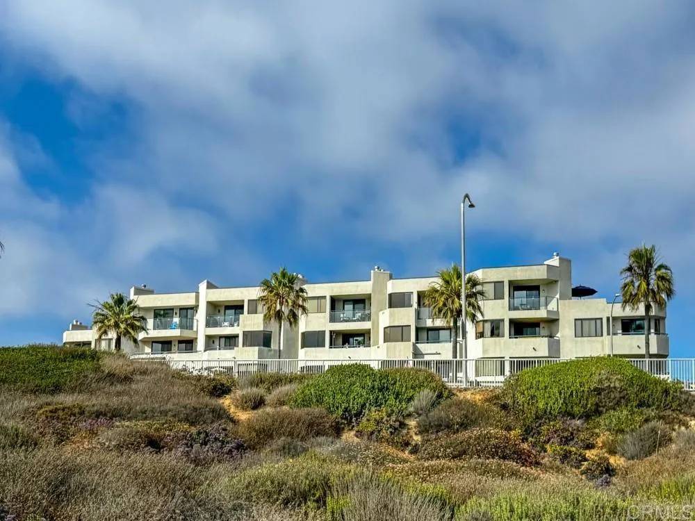 111 Tamarack #305, Carlsbad, CA 92008