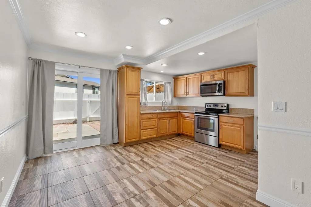 Oceanside, CA 92056,3423 Del Este Way