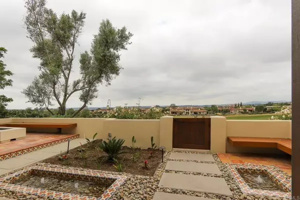 8134 Santaluz Village Green N., San Diego, CA 92127