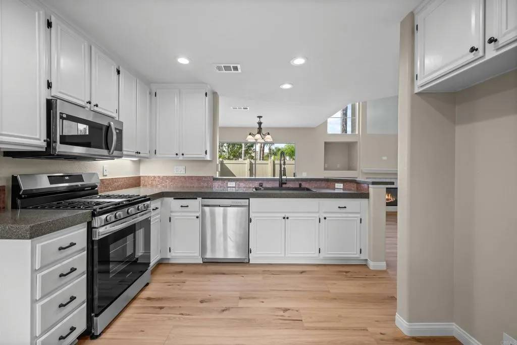 Oceanside, CA 92057,4625 Los Alamos Way #C