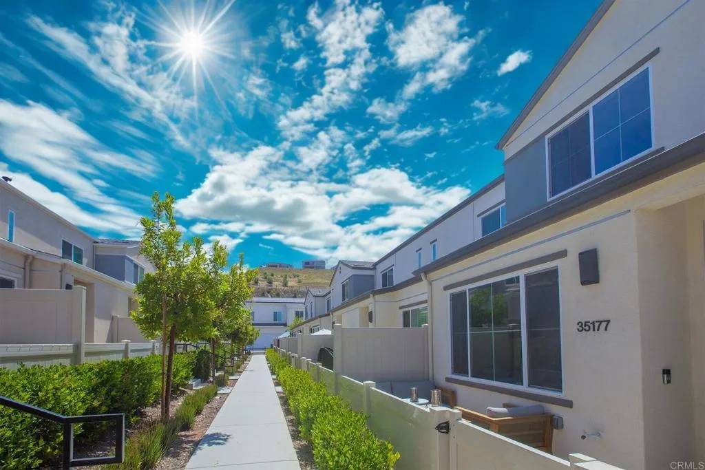 Fallbrook, CA 92028,35177 GROVE TRAIL
