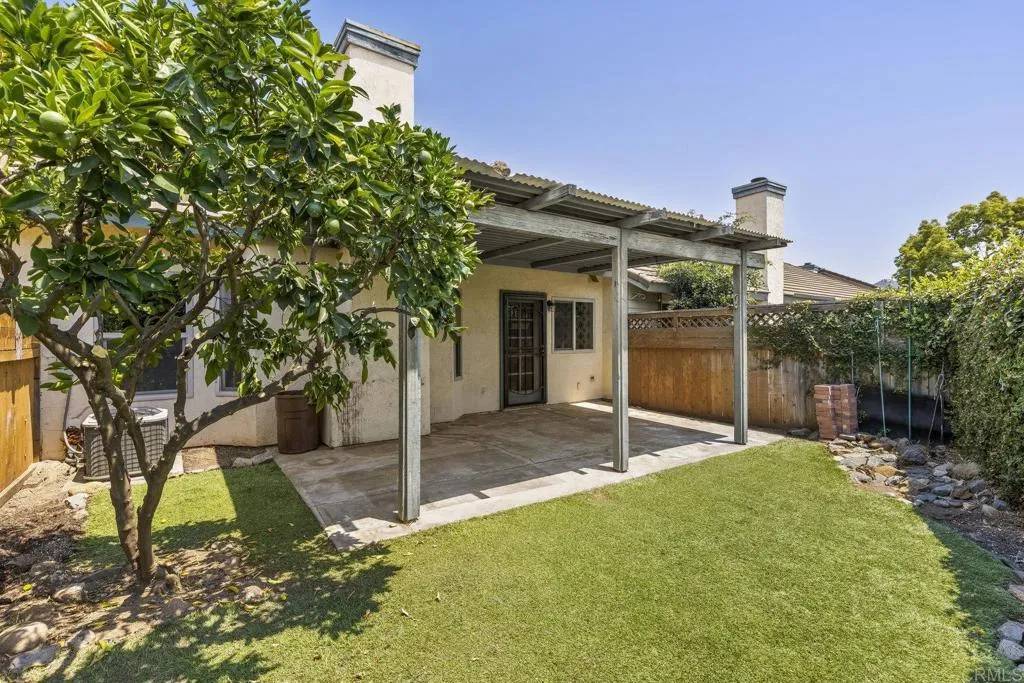 2425 Hawthorn Glen, Escondido, CA 92027