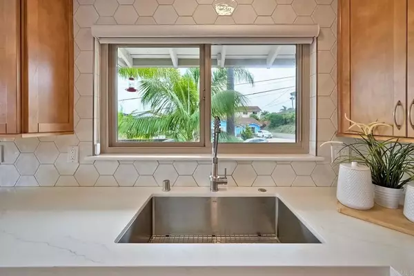San Diego, CA 92110,1855 Magdalene Way