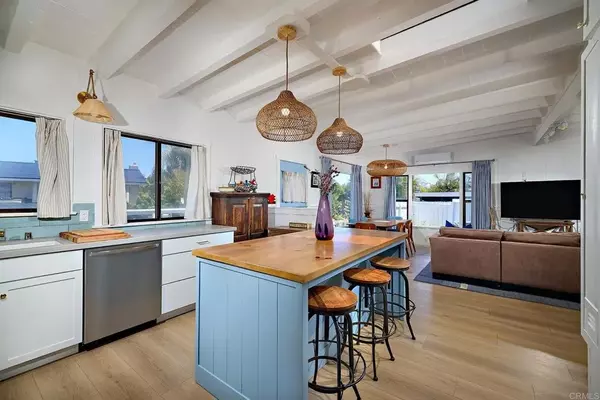 Solana Beach, CA 92075,319 Clark Street