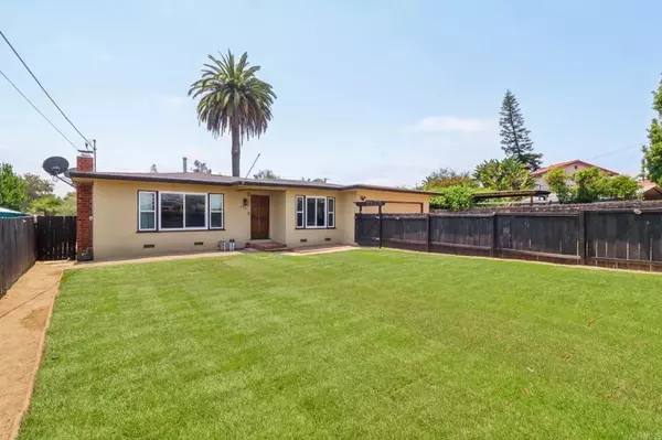 Vista, CA 92081,915 Crest View Rd