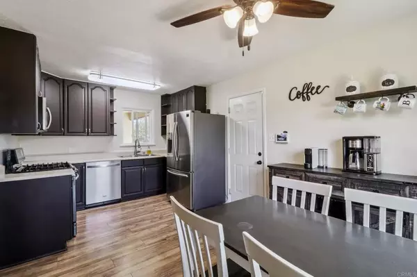 Vista, CA 92081,915 Crest View Rd