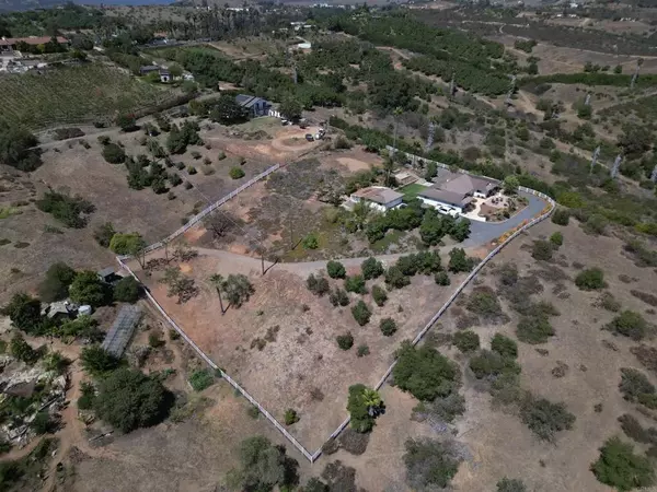 Bonsall, CA 92003,31555 Cottontail Lane