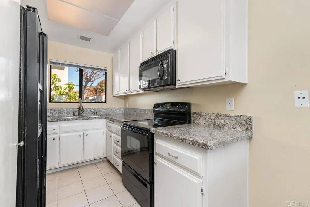 245 Fairlee Lane, Encinitas, CA 92024