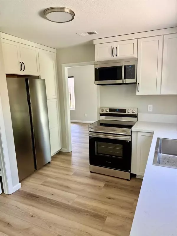Carlsbad, CA 92009,2732 Luciernaga Street