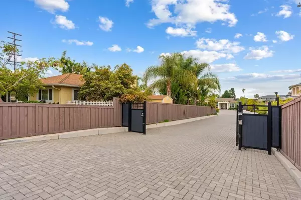 Encinitas, CA 92024,956 Urania Avenue