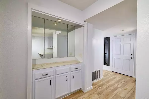 Carlsbad, CA 92009,3116 Vista Bonita