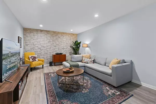 Vista, CA 92084,1211 Mariposa Court