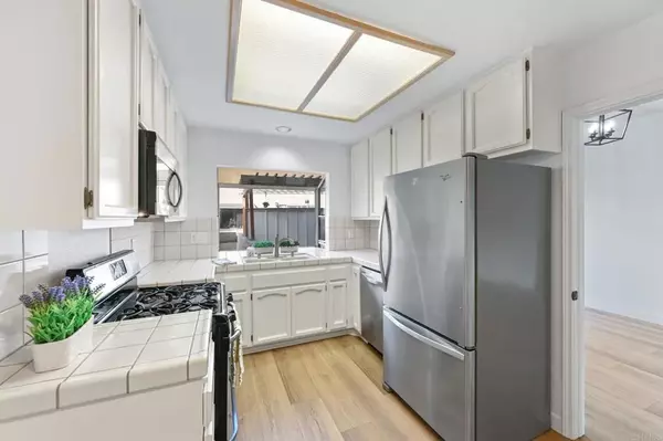Carlsbad, CA 92009,7727 Caminito Monarca #102