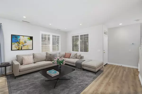 San Diego, CA 92123,9753 W Canyon #4