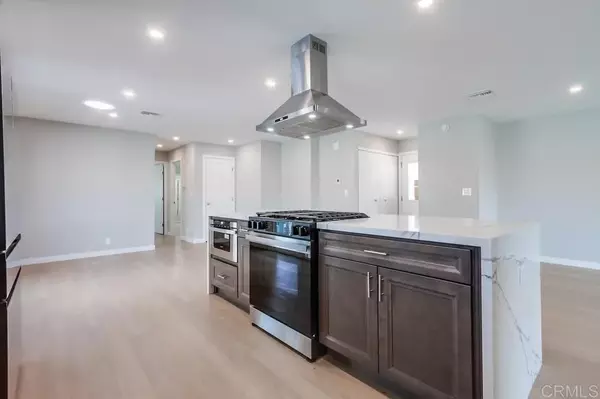 Carlsbad, CA 92011,7320 San Bartolo #217