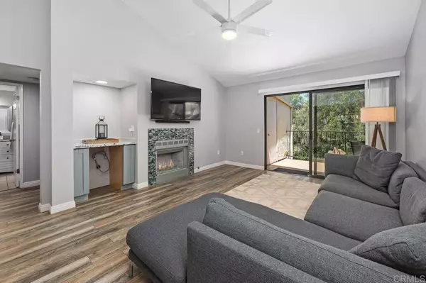 Carlsbad, CA 92009,7319 Calle de Fuentes