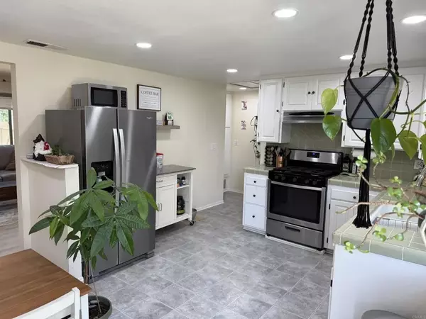 Fallbrook, CA 92028,1143 E Fallbrook Street