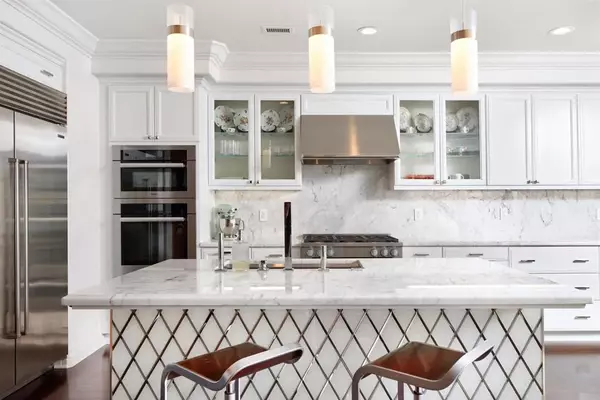 7127 Fay Avenue, La Jolla, CA 92037