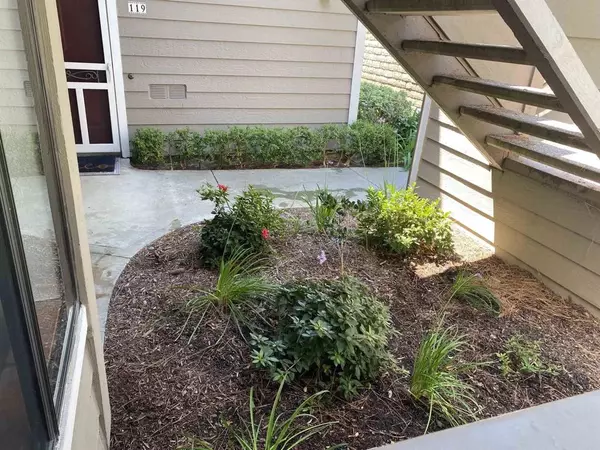 Vista, CA 92081,1091 Shadowridge Drive #121