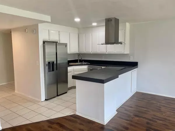 Carlsbad, CA 92009,2507 Navarra Drive #202